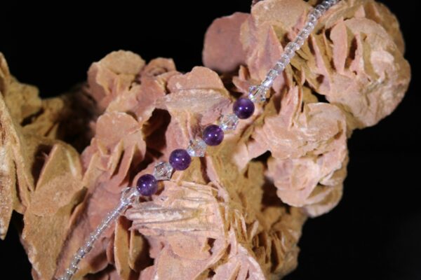 Bracelet monté sur câble avec fermoir et chainette en argent Rocaille en verre toupie en cristal  d'Autriche Améthyste
