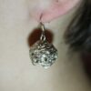Boucles d'oreilles sphère avec zircon – Image 3