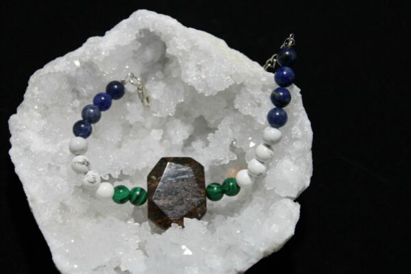 Bracelet monté sur câble avec fermoir et chainette en argent Sodalite, Howlite Malachite Bronzite