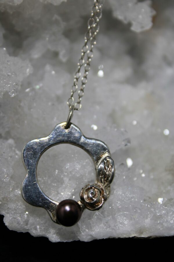 Magnifique pendentif en argent fleur d'eau douce