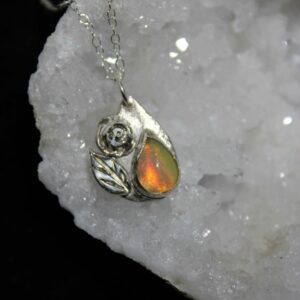 Magnifique pendentif en argent et opale