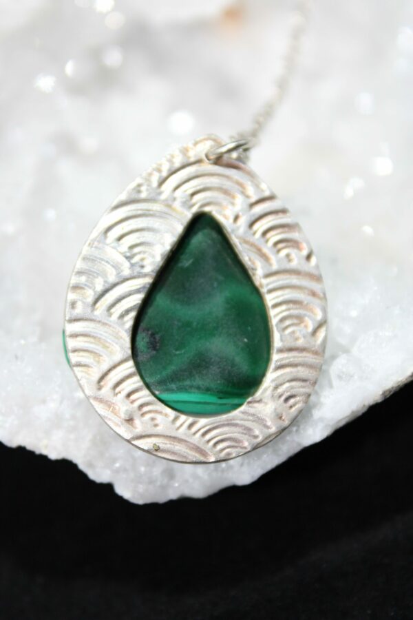 Magnifique pendentif en argent et malachite