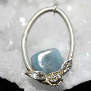 Magnifique pendentif en argent et aigue marine brute polis