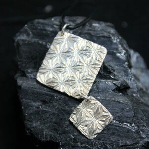 Pendentif en argent avec forme géométrique