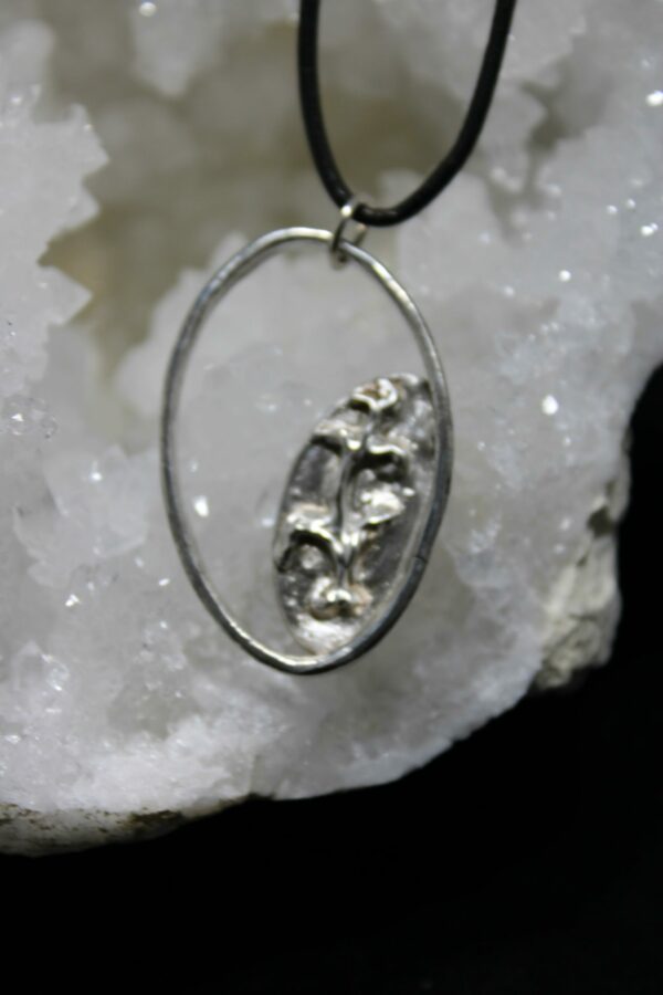 Pendentif ovale