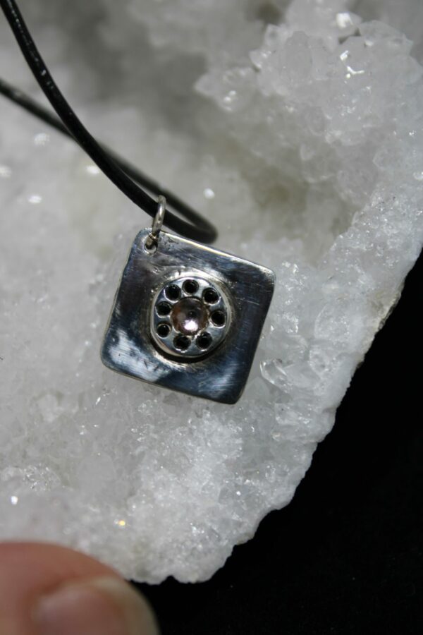 Pendentif  carre avec zircon