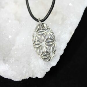 Pendentif en forme de visage