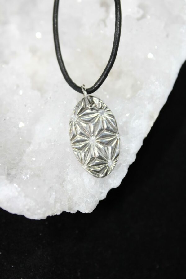Pendentif en forme de visage