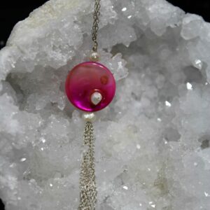 Boucle d oreille et sautoir en nacre et perles d 'eau douce chaine en argent