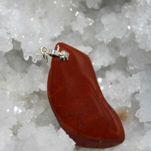 Pendentif en jaspe rouge