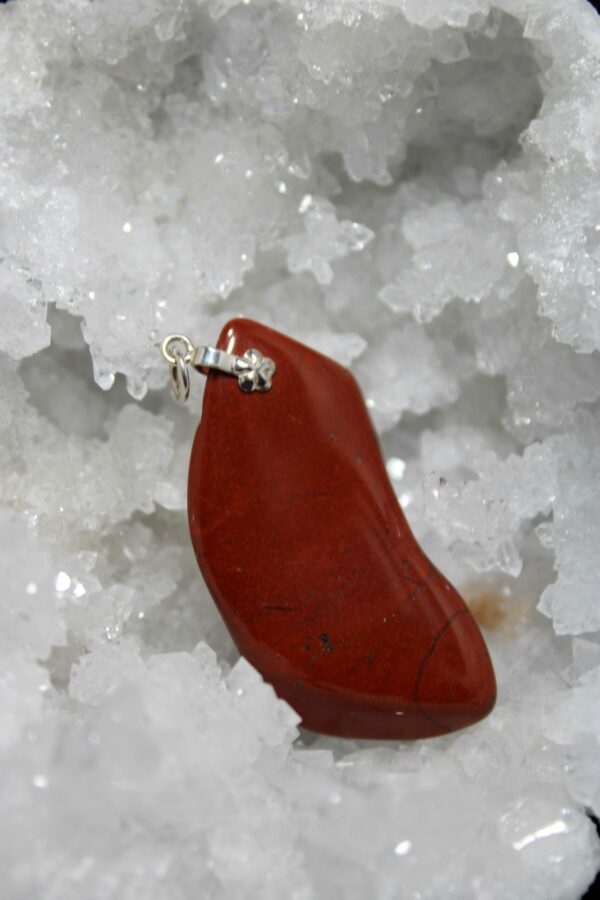 Pendentif en jaspe rouge