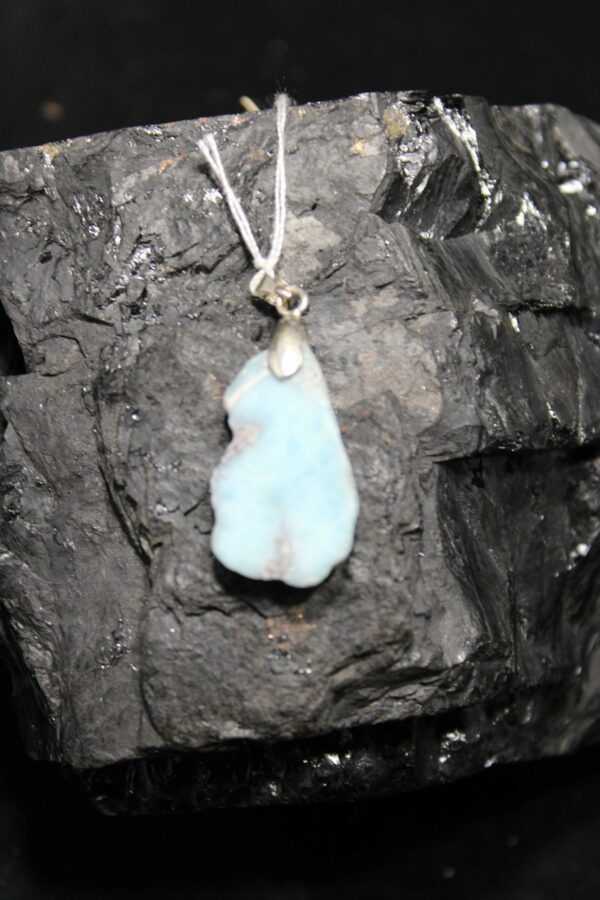 Pendentif larimar brut