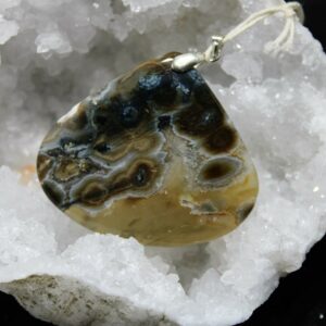 Pendentif en jaspe orbiculaire