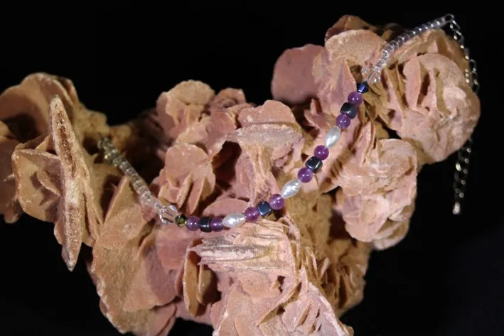 Bracelet monté Rocaille en verre toupie en cristal d'Autriche Améthyste perles d'eau douce ,hématite