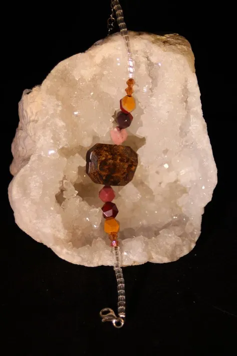 Bracelet rocaille en verre toupie en cristal d'Autriche jaspe mokaïte bronzite