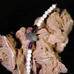 Bracelet monté sur câble avec fermoir et chainette en argent Howilite  améthyste labradorite