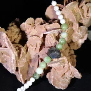 Bracelet monté sur câble avec fermoir et chainette en argent Howlite jaspe verte labradorite