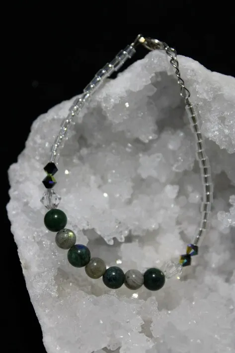 Bracelet rocaille en verre toupie en cristal d 'Autriche Chrysocolle ,Labradorite
