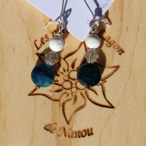 Boucle d'oreille en apatite et howlite