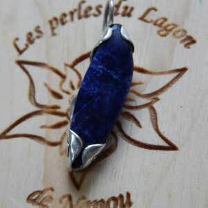 Très beau pendentif en sodalite et serti en argent