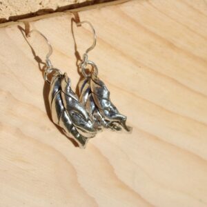 Belles Boucle d'oreilles feuilles fuchsia