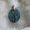 Pendentif turquoise en forme de graine de café avec attache en argent – Image 2