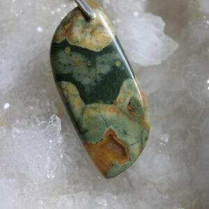 Magnifique rhyolite et sa géode de quartz attache en argent