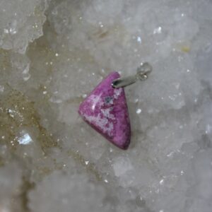 Jolie pendentif en coblatocalcite et attache argent