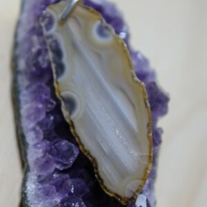 Pendentif tranche d' agate en forme de corse pour certaine et de belle couleur  attache en argent