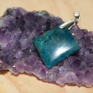 Pendentif en apatite et attache en argent