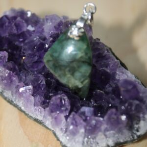 magnifique pendentif en émeraude non traité