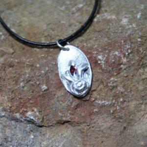 Pendentif Arum et rose avec zircon rouge