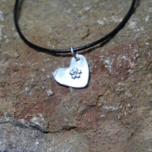 Pendentif "Love" et fleur