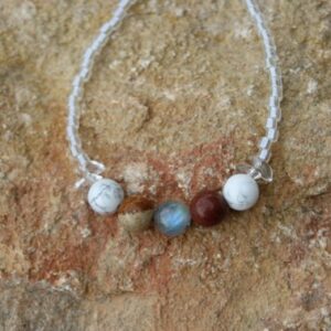 Bracelet en améthyste et perles en verres réglable fermoir et chainette