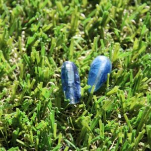 Boucle d' oreille en cyanite non pendante et asymétrique