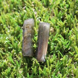 Pendentif Labradorite Violette monté sur attache en argent en forme rectangulaire